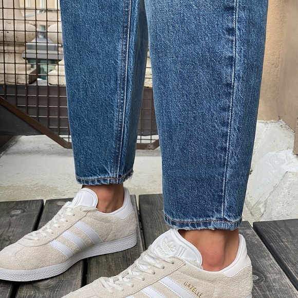 SOLD Denim Forum Gia High Rise Carrot 28L from Aritzia - Picture 2 of 12